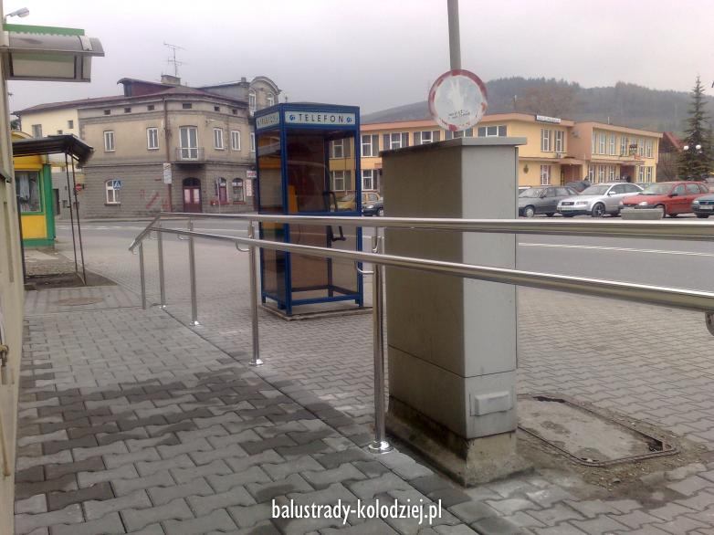 Podjazdy dla niepe�nosprawnych ze stali nierdzewnej.Bank ��cko